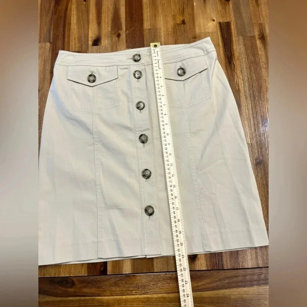 Jones New York sport tan khaki mini skirt, size 8 button front stretch - Picture 7 of 8